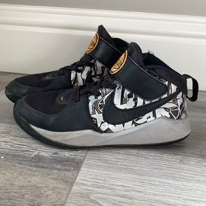 Boys Nike Time Hustle Graffiti